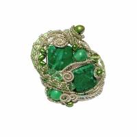 großer Ring grün Perlen an Jaspis 65 x 45 mm handgemacht in wirework silberfarben crazy Handschmuck Bild 3