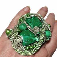 großer Ring grün Perlen an Jaspis 65 x 45 mm handgemacht in wirework silberfarben crazy Handschmuck Bild 5