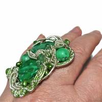 großer Ring grün Perlen an Jaspis 65 x 45 mm handgemacht in wirework silberfarben crazy Handschmuck Bild 7