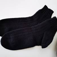Socken Gr. 40/41 in tief-schwarz, handgestrickte Söckchen Sneaker Kurzsocken mit Muster aus Baumwolle und Polyester Bild 1