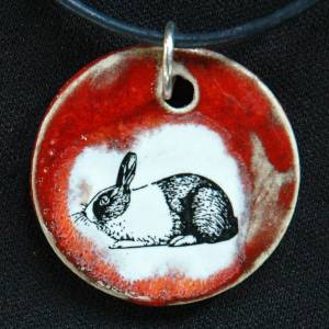 Orgineller Keramik Anhänger mit einem Kaninchen. Häschen, Hase, Nagetier, Nager, vintage-Motiv Bild 1