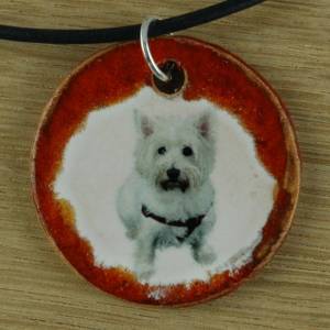 Orgineller Keramik Anhänger mit einem kleinen Terrier; Hund, Schmuck, handgefertigt, homemade, Halskette, Geschenk, Herr Bild 1