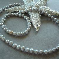 Wunderschöne,klassisch-moderne Perlenkette,Silber-Graue Perlenkette mit Designer Zwischenteil,Echte graue Perlenkette, Bild 3