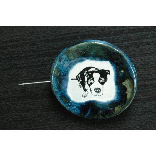 Orginelle Keramik Brosche mit einer süßen Hund. vintage-Motiv American Staffordshire Terrier, Pit Bull Terrier, Bullterr