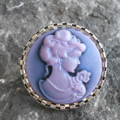 Gemme Cameo Frauenporträt Brosche rund Ø 35 mm – Elegante Vintage Brosche aus Metall & Resin