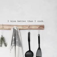 Wandtattoo Wandsticker "I kiss better than I cook" verschiedene Schriften zur Auswahl, Wandspruch, Statement Bild 1
