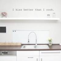 Wandtattoo Wandsticker "I kiss better than I cook" verschiedene Schriften zur Auswahl, Wandspruch, Statement Bild 2