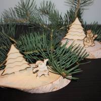 Birkenscheibe mit Tannenbaum und Schneemann / Nikolaus, Weihnachtsdeko Holz, Winterdeko, Holzdeko, Weihnachtsbaum Bild 1