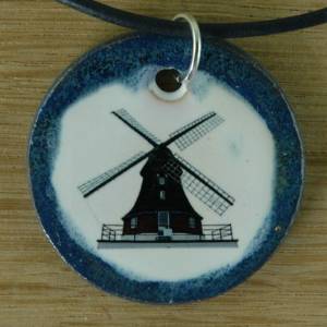 Schöner Keramik Anhänger mit einer Windmühle, Mühle, historisches Gebäude, Historiker, vintage, Geschenk, Mitbringsel Bild 1