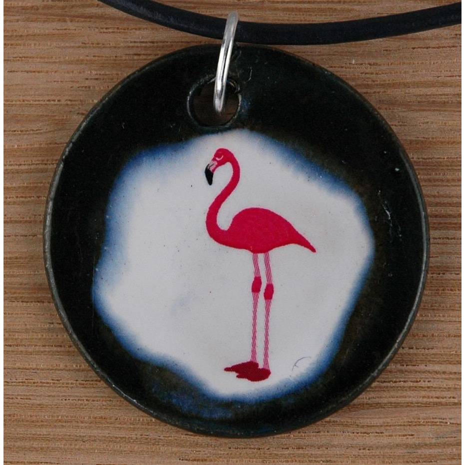 Schöner Keramik Anhänger mit Flamingo. Schmuck, Kette, Vogel Vögel Afrika Zoo Tiere Halskette Kettenanhänger Bild 1