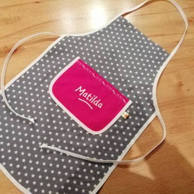 Schürze mit Namen für Kinder, Handgefertigt aus Baumwollstoff, Namensschürze