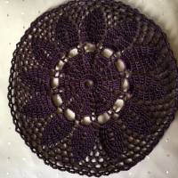 Hübsches rundes Deckchen in violett - Durchmesser 28 cm - Handarbeit Bild 1