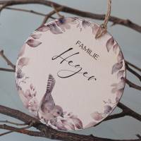 Personalisiertes Türschild "Frühlingserwachen" aus Holz mit Name für Familien • Geschenk zur Hochzeit und Geburt Bild 2
