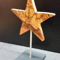 Stern aus Olivenholz auf Sockel Bild 1