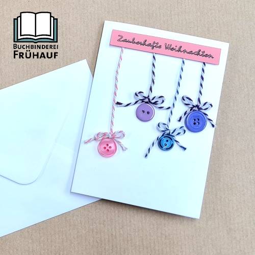 Verspielte Weihnachtskarte mit Knöpfen Zauberhafte Weihnachten