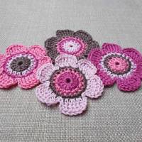 4 x Häkelblume Aufnäher, Häkelapplikation Blumen, Blüten gehäkelt in rosa pink Bild 5