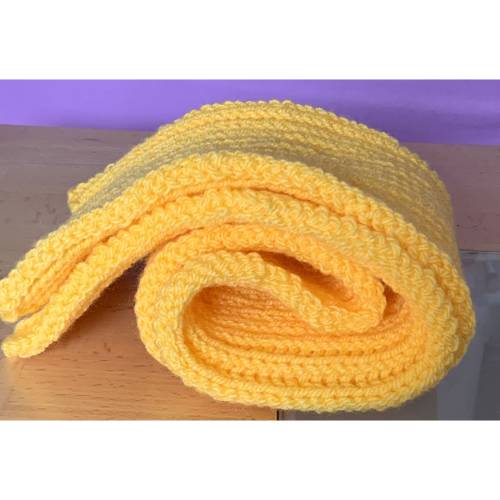 Schal in "eigelb" handgestrickt Muster Vollpatent