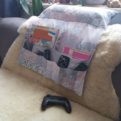 Sofaliebe - Der Organizer fürs Sofa mit integriertem Kissen