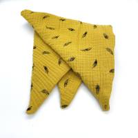 Dreieckstuch für Babys - als Halstuch oder Kopftuch ideal - 65 cm breit - senfgelb mit schwarzen Federn Bild 7