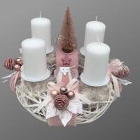 Adventskranz aus Holz / Weide in Rosa-Weiß mit Eule Bild 1