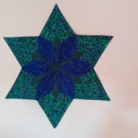 2. Patchworkstern in blau, grün und einem lila Mittelpunkt.Geeignet für eine Ganzjährige Deko 53 cm von Spitze zu Spitze Bild 4