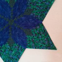2. Patchworkstern in blau, grün und einem lila Mittelpunkt.Geeignet für eine Ganzjährige Deko 53 cm von Spitze zu Spitze Bild 5