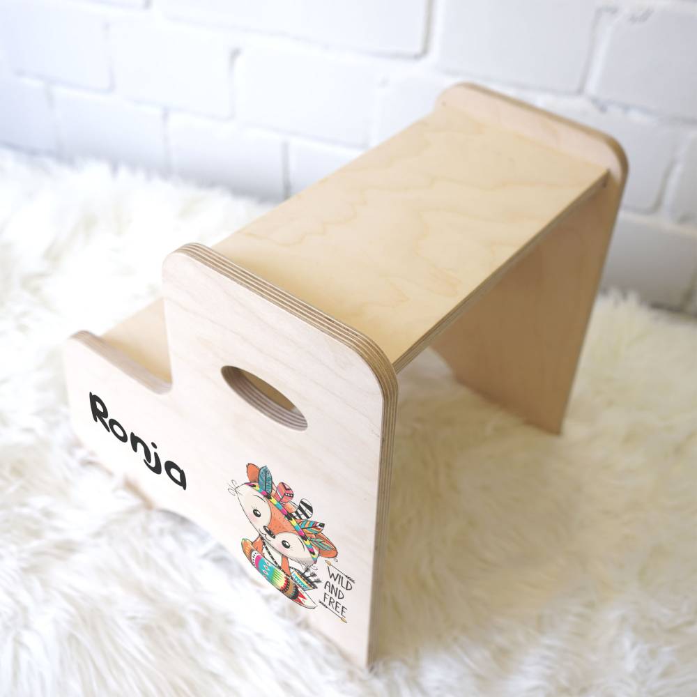 Kindertritt Montessori Fußbank Kinderstuhl aus Birkenholz personalisierter Tritthocker mit Name Hocker für Kinder Kinderhocker aus Holz