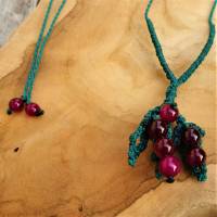 Makramee-Kette in dunkel-grün mit roten Achat-Perlen Bild 4