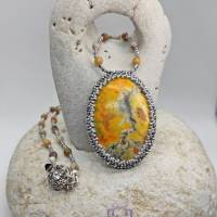 Kurze Halskette mit wunderschönem Hummel Jaspis (Bumble Bee), eingebettet in Miyuki und Glasschliff Perlen. Unikat!! Bild 3
