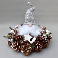 Advents-Gesteck/ Adventskranz mit Wichtel, weiß-silber-farbene  Weihnachts-Tisch-Deko Bild 1
