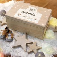 Erinnerungskiste Baby, Holz-Erinnerungsbox, personalisiertes Geschenk zur Geburt, Eisbär mit Geburtsdaten und Name Bild 10