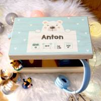 Erinnerungskiste Baby, Holz-Erinnerungsbox, personalisiertes Geschenk zur Geburt, Eisbär mit Geburtsdaten und Name Bild 6
