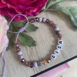 Personalisiertes Perlenarmband mit süßem Herzchen in Roségold mit Polarisperlen Glasschliffperlen Natursteinperlen, Holz Bild 3