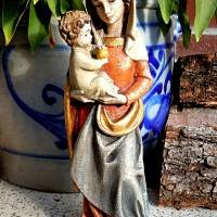 Handgeschnitzte Madonnen Heiligenfigur aus Ahorn Bild 2
