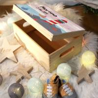 Erinnerungskiste Baby, Holz-Erinnerungsbox, personalisiertes Geschenk zur Geburt, Spielzeugkiste aus Holz, Maritim Bild 5