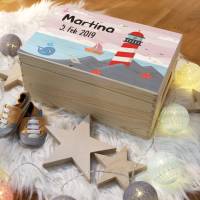 Erinnerungskiste Baby, Holz-Erinnerungsbox, personalisiertes Geschenk zur Geburt, Spielzeugkiste aus Holz, Maritim Bild 6
