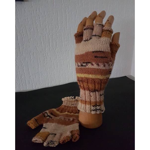 Handgestrickte Marktfrauenhandschuhe Bild 1