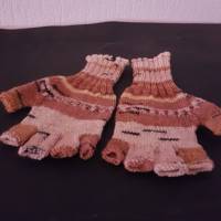 Handgestrickte Marktfrauenhandschuhe Bild 3
