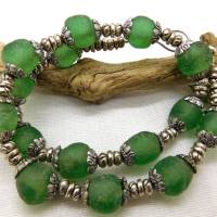 Halskette - afrikanische handgemachte Recyclingglas-Perlen - grün, silbern - 44,7cm Bild 2