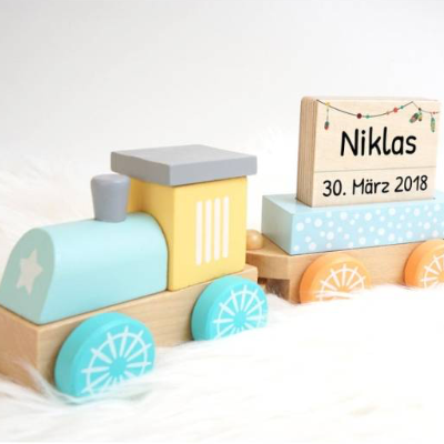 Holzzug mit Geburtsdaten und Name, personalisierte Holzeisenbahn, Geschenk zur Geburt, Eisenbahn bedruckt, Lokomotive