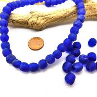 16 Stück kleinere Recyclingglasperlen - Krobo Perlen - Blau - ca. 7mm, handgemachte Pulverglasperlen aus Ghana Bild 1