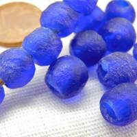 16 Stück kleinere Recyclingglasperlen - Krobo Perlen - Blau - ca. 7mm, handgemachte Pulverglasperlen aus Ghana Bild 2