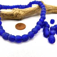 16 Stück kleinere Recyclingglasperlen - Krobo Perlen - Blau - ca. 7mm, handgemachte Pulverglasperlen aus Ghana Bild 3