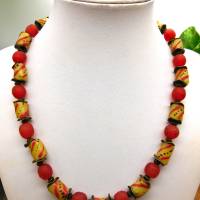 afrikanische Halskette - 46,7 cm+ - rot, gelb, bronze - handgemachte Krobo-Recyclingglas-Perlen - Pulverglas Bild 6