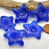 5 handgemachte  Krobo Recyclingglasperlen aus Ghana - Sterne- ca. 30x7mm - blau Bild 2