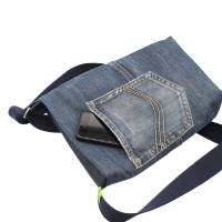modische Männertasche im Jeans-Upcycling, Cross-Body-Bag, Männertasche, Jeanstasche für Männer Bild 7