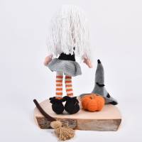 Handgefertigte gehäkelte Puppe Hexe Patricia aus Baumwolle, detaillreich, Geschenk für Kinder, Halloween Deko Bild 5