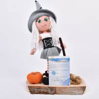 Handgefertigte gehäkelte Puppe Hexe Patricia aus Baumwolle, detaillreich, Geschenk für Kinder, Halloween Deko Bild 8