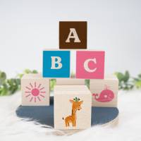 Holzwürfel farbig bedruckt, personalisiertes Geschenk zur Geburt für Baby, Geschenk Taufe, Buchstabenwürfel aus Holz Bild 5