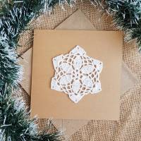 weihnachtskarten handgemacht mit Schneeflocken weis beige Glitzer modern klappkarte mit Kuvert natur exklusiv Bild 2